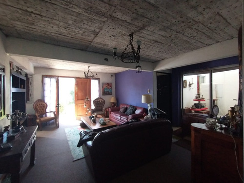 Casa De Dos Pisos En La Florida