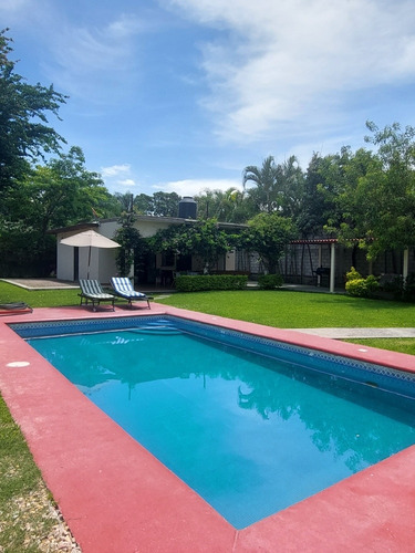 Imagen 7 de 16 de Casa Con Amplio Jardin