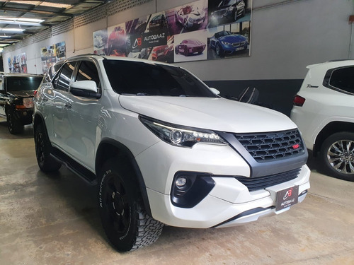 Imagen 2 de 15 de Toyota Fortuner Trd Automática 4x4