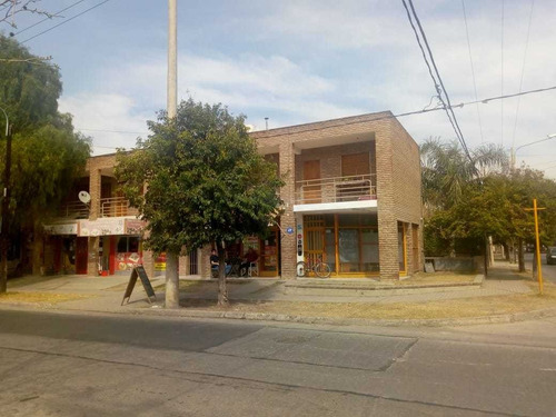 Vendo 2 Locales + 2 Departamentos.