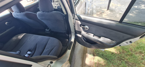 Nissan Tiida 1.8 Visia