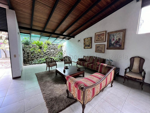 Casa En Venta Av Las Delicias Maracay Privada Segura Con Clima Fresco Zona Norte De 3 Niveles Con 1300mts2 Kg:25-3896