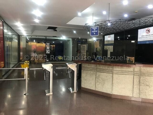 Cur. Oficina En Venta En Los Cortijos De Lourdes 24-7012 Yg