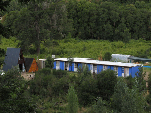 Hermoso Camping Con Complejo De Dormís Y Piscina