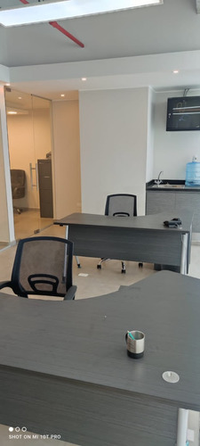 Imagen 11 de 23 de Oficina En Venta Remodelada En C.c Parque Cerro Verde Precio A Consultar