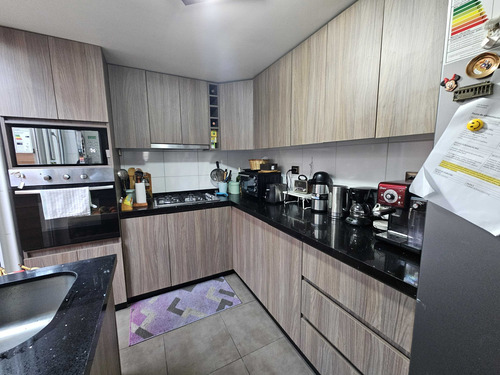 Vende Casa 4 Dormitorios Y Amplio Quincho (104260)