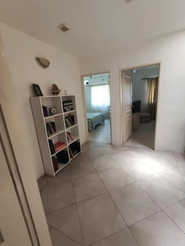 Imagen 7 de 15 de Casa En Barrio Semi Cerrado. Pilar, R. Del Monarca