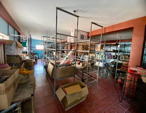 #*25-5630 Venta Excelente Local Comercial Con Fondo De Comercio (repuestos), Ubicado Al Oeste De La Ciudad, Barquisimeto, Lara. Adelaida Armeya