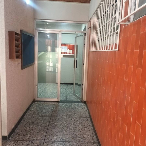 Apartamento Urb. Los Sauces (74m2). G.g