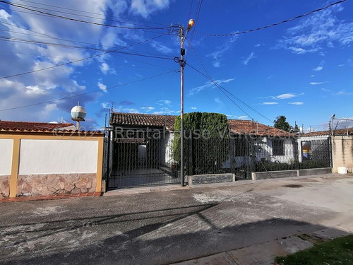 Carlos Colmenarez Flex 23-28303 Vende Hermosa Casa Ubicada En Excelente Urbanismo Cerrado De La Av. Ribereña, A Tan Solo 5 Min Del Este De La Ciudad, Por Su Estrategica Ubicacion Dentro Del Urbanismo