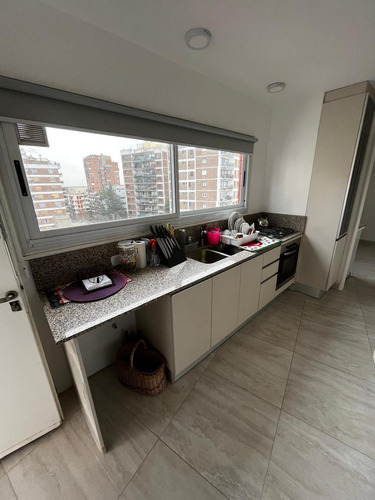 Departamento De 4 Ambientes Dependencia En Venta En Acassuso.