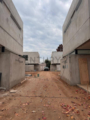 Casa En Venta En Barrio Cerrado La Plata