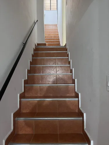 Edificio De 4 Pisos Con 3 Apartamentos Y Un Local