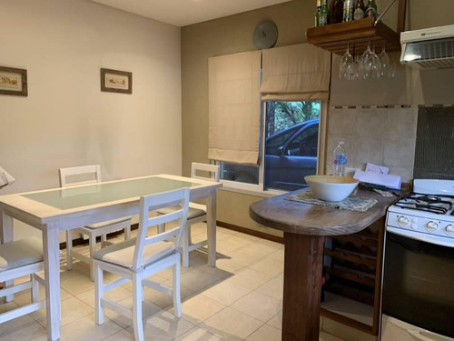 Muy Linda Casa En Lote Interno En Santa Catalina