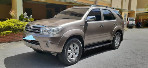 Toyota Fortuner .