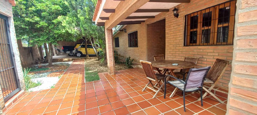 Casa En Venta Los Robles Isla De Mgta