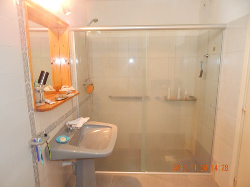 Venta - Piriápolis - Orden De Vender!!! Casa Amplia Con Apto Al Fondo Y Terreno Al Frente En Excelente Zona - Ref 1549