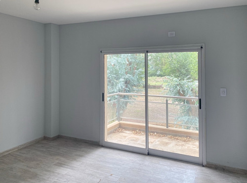Imagen 3 de 6 de Venta De Departamento Excelente Ubicación, En Canning.