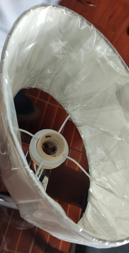 Imagen 3 de 4 de Lampara De Mesa Inc 1 Luz 60w Cromo Pant Blanca