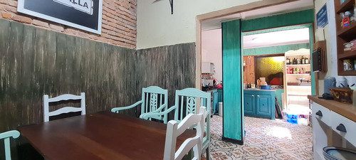 Casa Sobre Lote De 10x40 Con Gran Jardín Con Piscina - En Venta