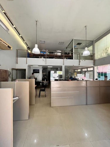 Imagen 3 de 10 de Alquiler De Local Comercial En Esquina De 200 M2, En Piedras Y Jujuy, Barrio Sur