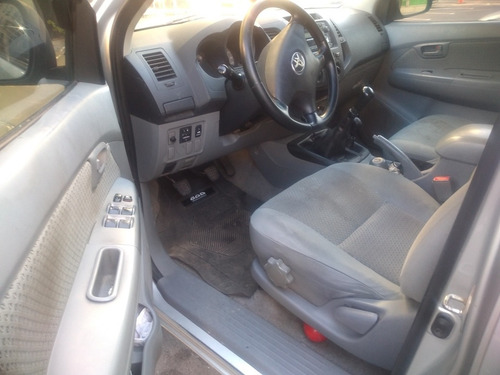 Imagen 2 de 8 de Toyota Hilux 3.0 Cd Sr I 171cv 4x4 2011