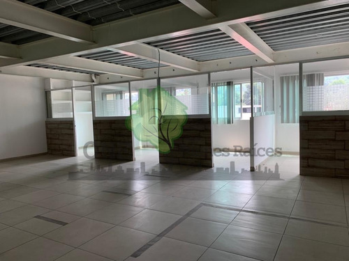 Oficina En Renta En Arboledas, Sobre Calz. De Los Jinetes