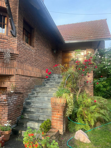 Chalet 5 Ambientes / Padua
