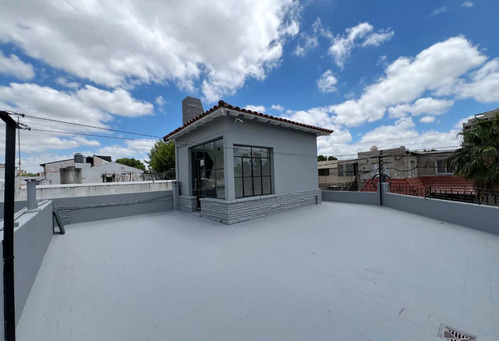Casa 3 Amb Reciclada Con Terraza Y Quincho-permuta