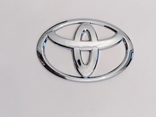 Emblema Delantero Genérico Toyota Yaris 14.6x 10 Cm