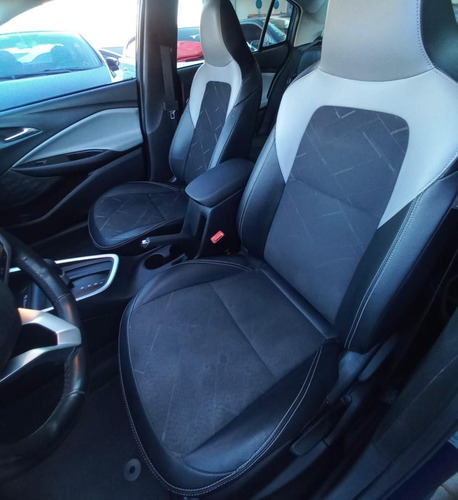 Chevrolet Onix Plus 10tat Pr1