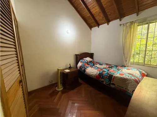 Casa De Tres Niveles En Castropol