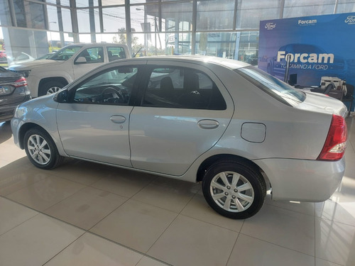 Imagen 2 de 14 de Toyota Etios 1.5 4 Puertas Automático 2017 // 4632025