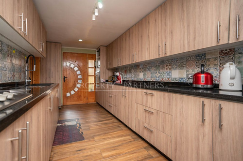 Acogedora Casa En Sector Residencial De Ciudad Del...