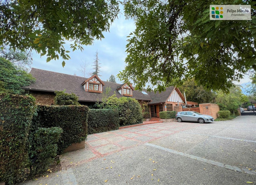 Casa En Arriendo De 6 Dorm. En Las Condes