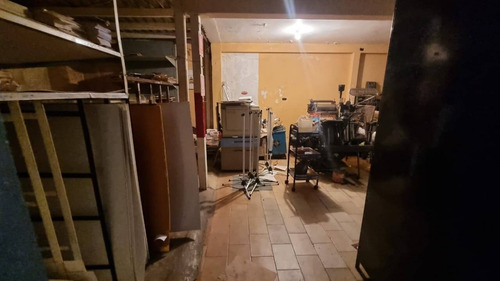 Imagen 4 de 11 de Se Vende Amplio Local Av Andres Eloy Blanco Fatima Pestana 0424-1621777 Cod 138227