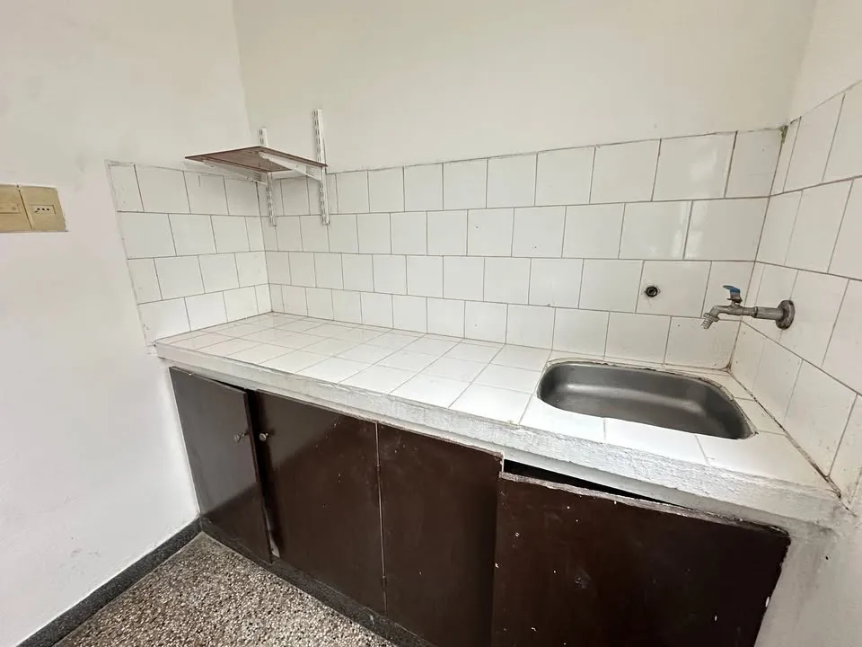 Alquiler Apartamento 1 Dormitorio Con Patio, Luminoso, Sin Gastos Comunes / Cerrito · Foto 4