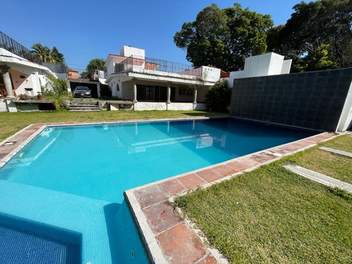 Casa En Venta En Jiutepec De 1 Nivel Con Alberca