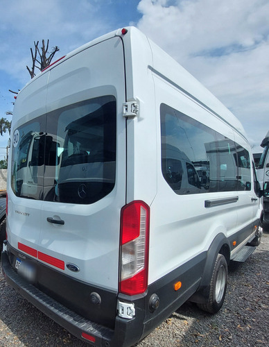 Transit Minibus 17+1