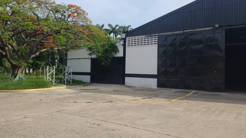 Imagen 2 de 10 de Ofrece Alquiler Excelente Galpon 1.300 Usd