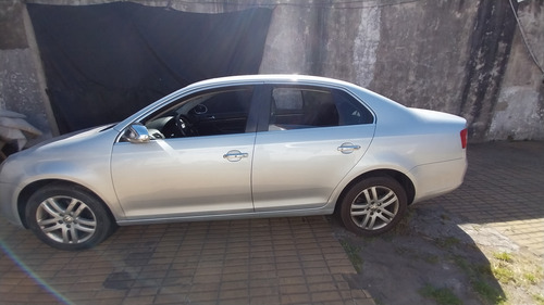 Volkswagen Vento 2.5 Luxury Wood