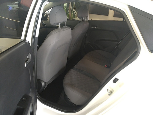Imagem 7 de 12 de Hyundai Hb20s 1.6 Comfort Plus 16v Flex 4p Manual