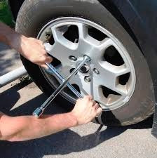 Imagen 3 de 7 de Llave Cruz Universal Auto Rueda Llanta 4 Bocas Reforzada