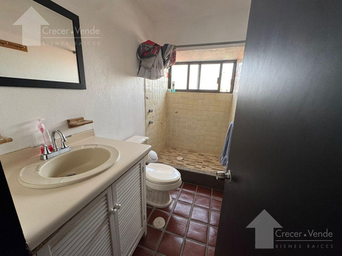 Casa Sola De Dos Niveles En Venta, En Privada Con Vigilancia En Lomas Tetela, Cuernavaca Morelos