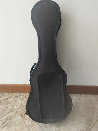 Ukelele Chateau Soprano (con Forro Semi Duro) (Usado)