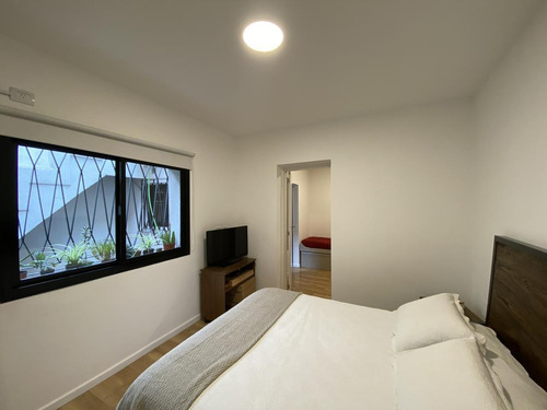 Imagen 10 de 15 de Casa Pasillo 1 Dormitorio + Comodin, Patio Y Terraza!