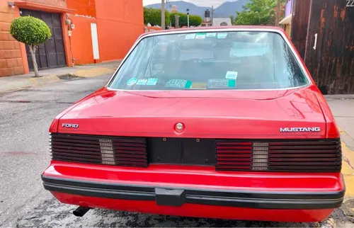 Ford Mustang Hard Top 82 Rojo