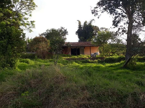 Chácara Com Escr. Registrada ( Falta Acabamento Na Piscina)