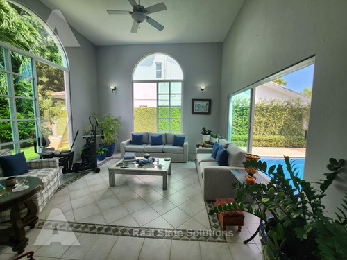 Casa En Venta 4 Recámaras, Amueblada, Piscina, Estudio Tv, Res. Campestre, Cancún