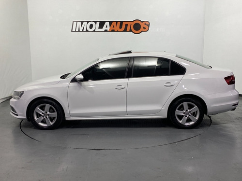 Imagen 4 de 12 de Volkswagen Vento 1.4t Comfortline Dsg Mt 2017-imolaautos